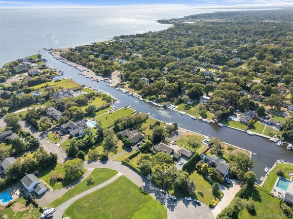 4 Saltmeadow Court, Bayport NY 11705