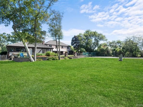 4 Saltmeadow Court, Bayport NY 11705