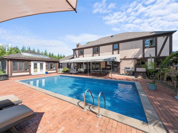 4 Saltmeadow Court, Bayport NY 11705
