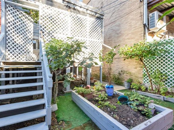 82 W End Avenue, Brooklyn NY 11235