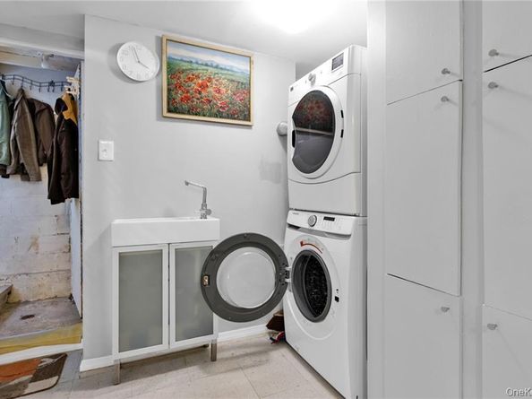 82 W End Avenue, Brooklyn NY 11235
