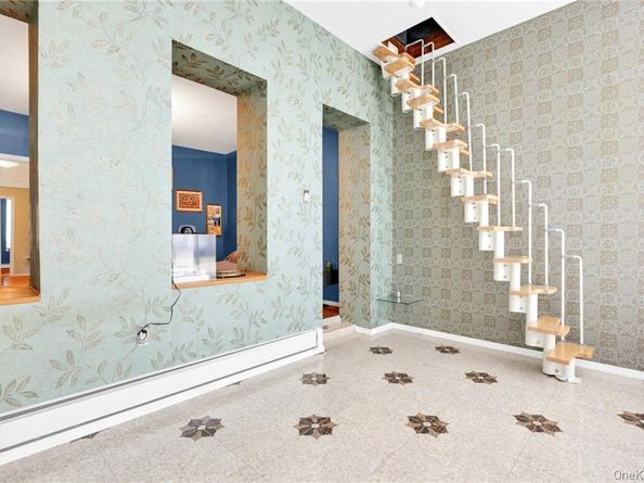 82 W End Avenue, Brooklyn NY 11235