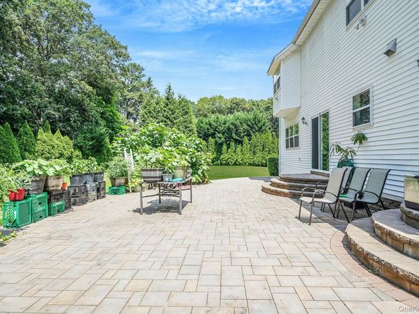 7 Sara Court, Nesconset NY 11767