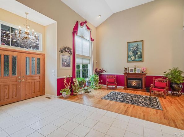 7 Sara Court, Nesconset NY 11767