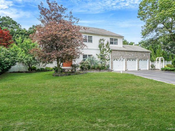 7 Sara Court, Nesconset NY 11767