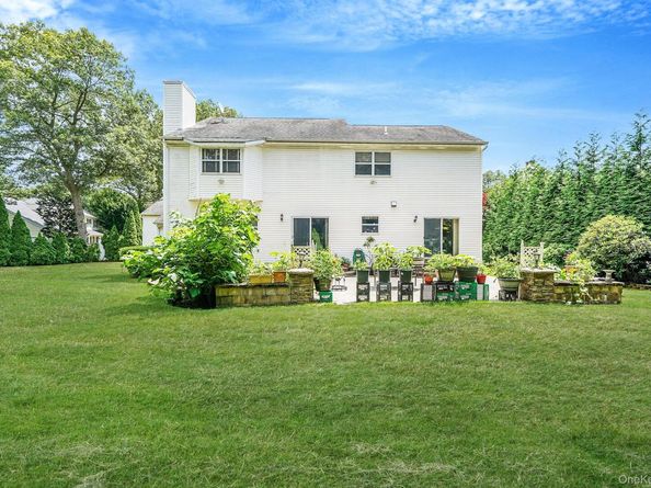 7 Sara Court, Nesconset NY 11767