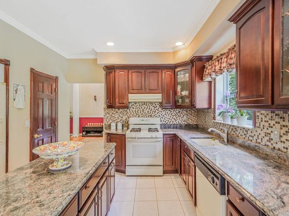 7 Sara Court, Nesconset NY 11767