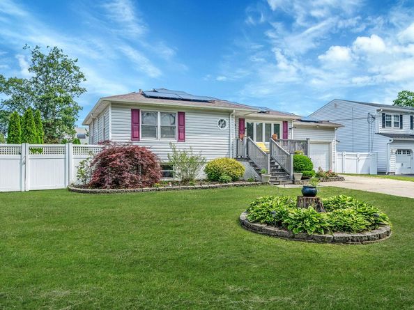 43 Ranch Drive, Shirley NY 11967