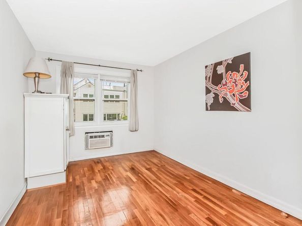 240-21 68th Avenue 10, Douglaston NY 11362