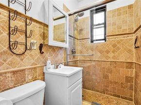 21-58 35 Street 5D, Astoria NY 11105