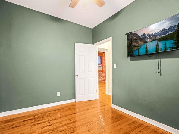 21-58 35 Street 5D, Astoria NY 11105