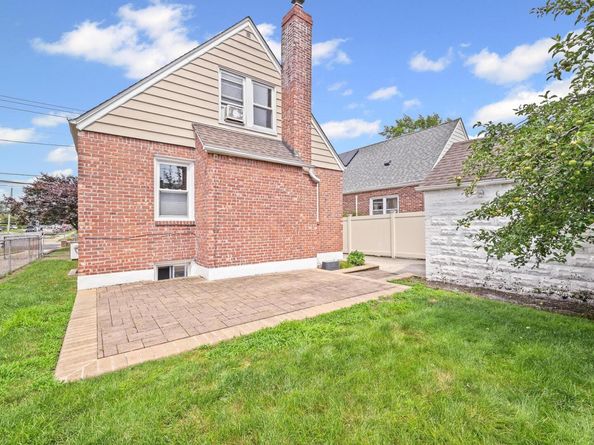 121 Alden Avenue, Valley Stream NY 11580