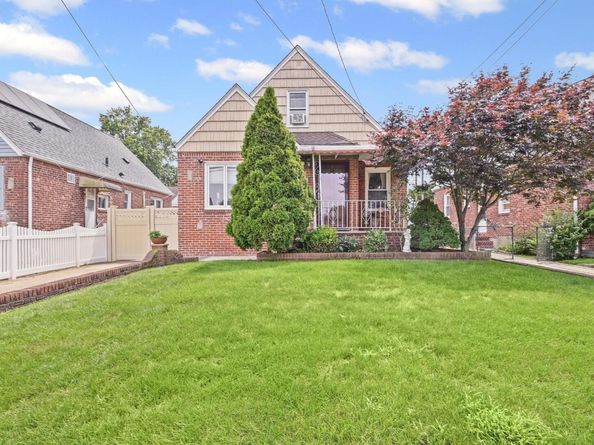 121 Alden Avenue, Valley Stream NY 11580