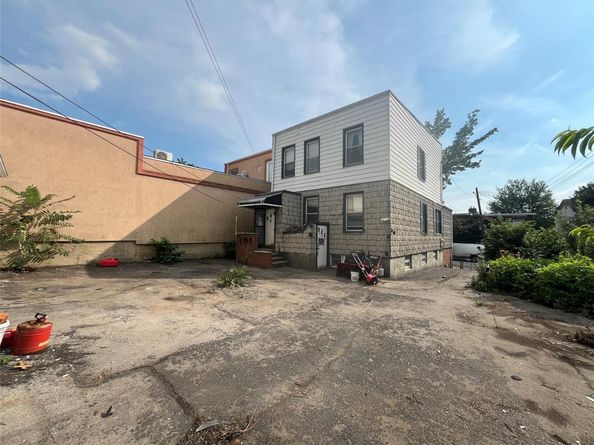 5611 Remsen Place, Maspeth NY 11378