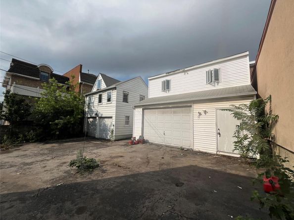 5611 Remsen Place, Maspeth NY 11378