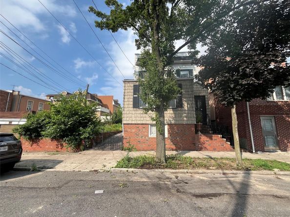 5611 Remsen Place, Maspeth NY 11378