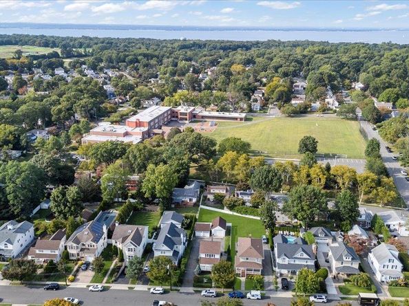 33 Avenue B Avenue, Port Washington NY 11050