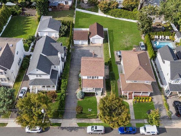 33 Avenue B Avenue, Port Washington NY 11050