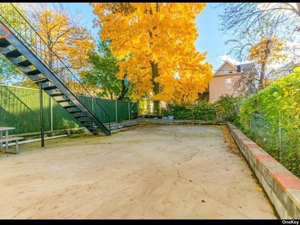832 E 224th Street, Bronx NY 10466