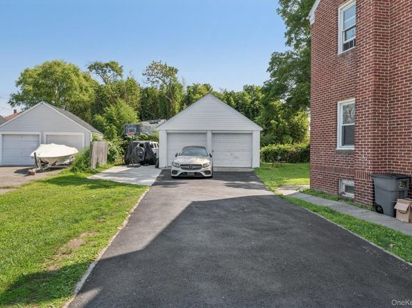 77-75 Center Avenue 75 77, Bay Shore NY 11706