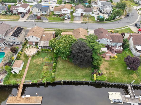 48 Oxford Road, East Rockaway NY 11518