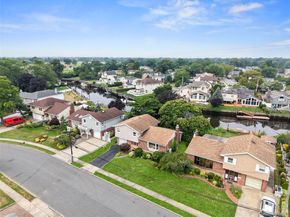 48 Oxford Road, East Rockaway NY 11518