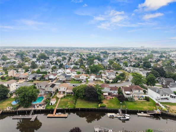 48 Oxford Road, East Rockaway NY 11518