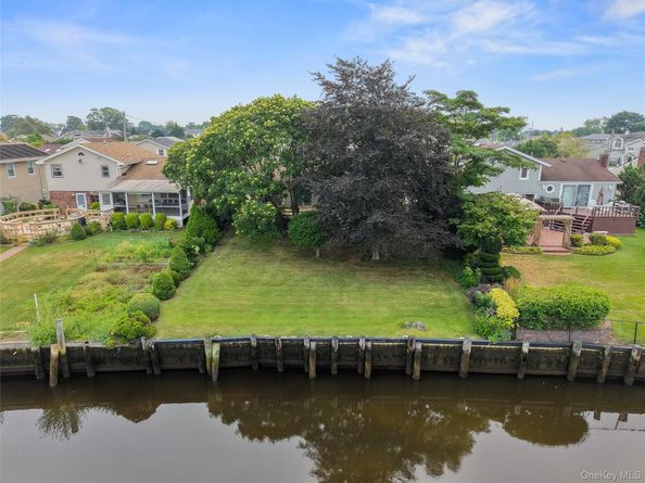48 Oxford Road, East Rockaway NY 11518