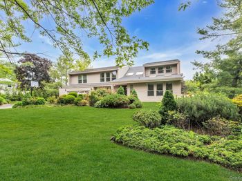 9 Hill And Tree Court
