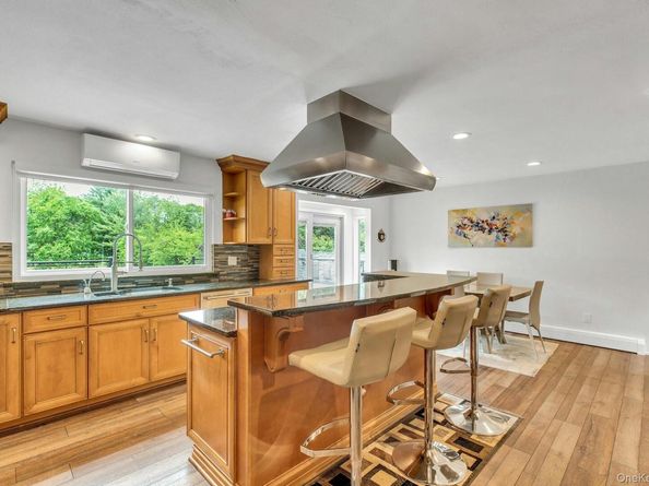 9 Hill And Tree Court, Melville NY 11747