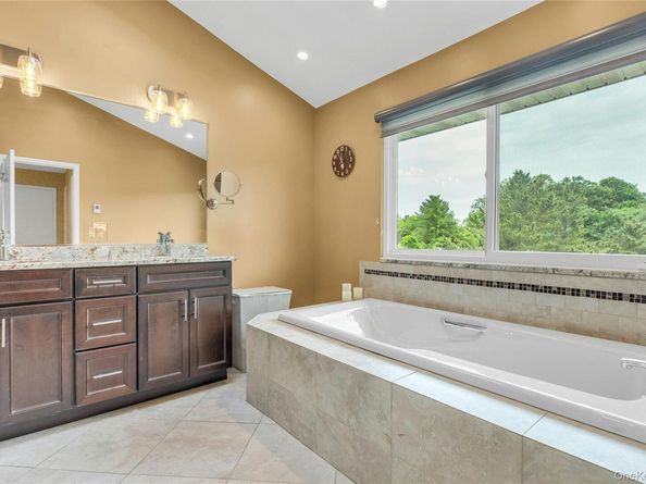 9 Hill And Tree Court, Melville NY 11747