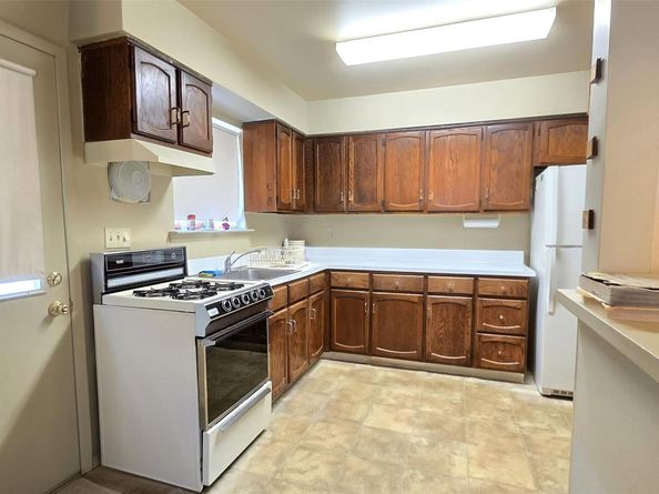 204 Helen Street, Holbrook NY 11741