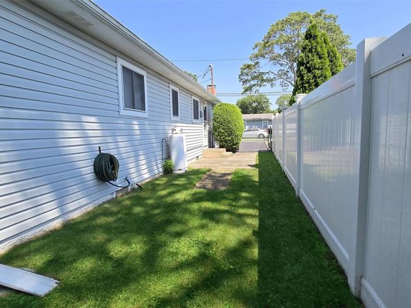 204 Helen Street, Holbrook NY 11741