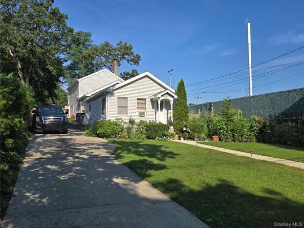 38 Woodmont Place, Farmingville NY 11738