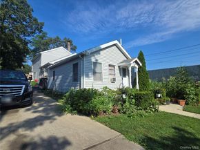 38 Woodmont Place, Farmingville NY 11738