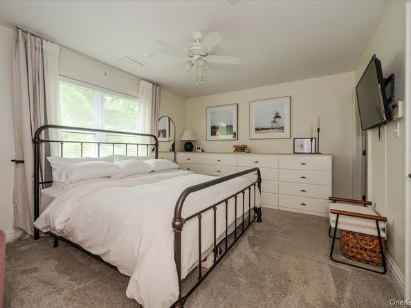 32 Della Drive 32, West Babylon NY 11704