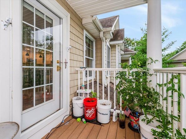 32 Della Drive 32, West Babylon NY 11704