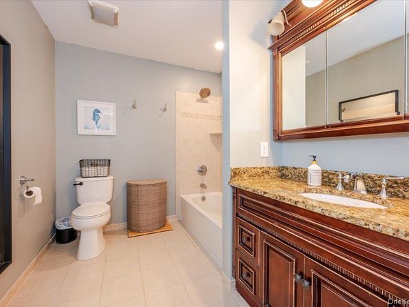 32 Della Drive 32, West Babylon NY 11704
