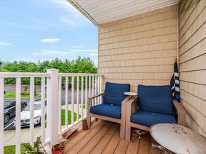 32 Della Drive 32, West Babylon NY 11704