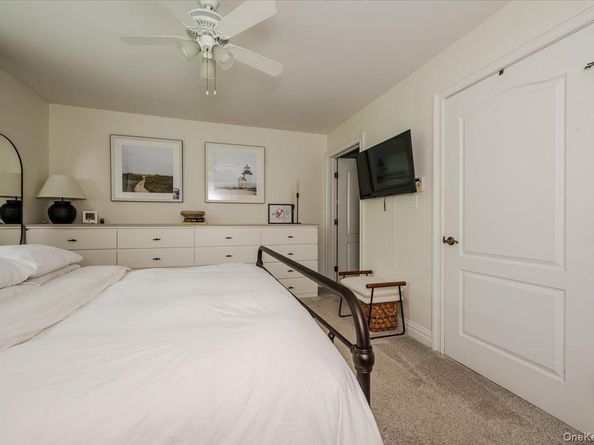 32 Della Drive 32, West Babylon NY 11704