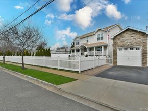 3 Neptune Place, Massapequa NY 11758