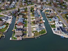 3 Neptune Place, Massapequa NY 11758