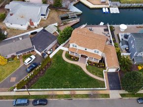 3 Neptune Place, Massapequa NY 11758