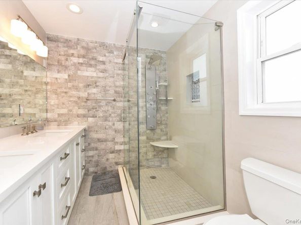 3 Neptune Place, Massapequa NY 11758