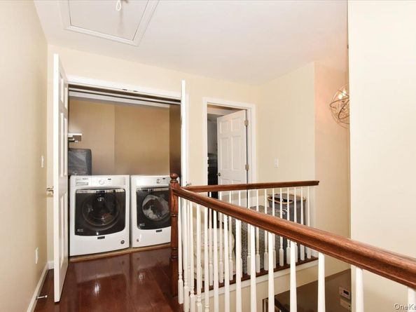 3 Neptune Place, Massapequa NY 11758