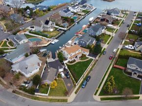 3 Neptune Place, Massapequa NY 11758