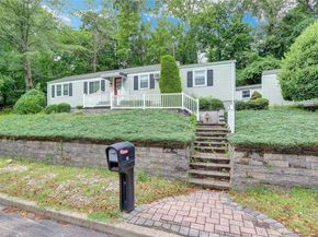 81 Oakside Road, Smithtown NY 11787