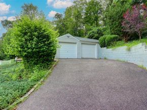 81 Oakside Road, Smithtown NY 11787