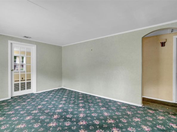 81 Oakside Road, Smithtown NY 11787