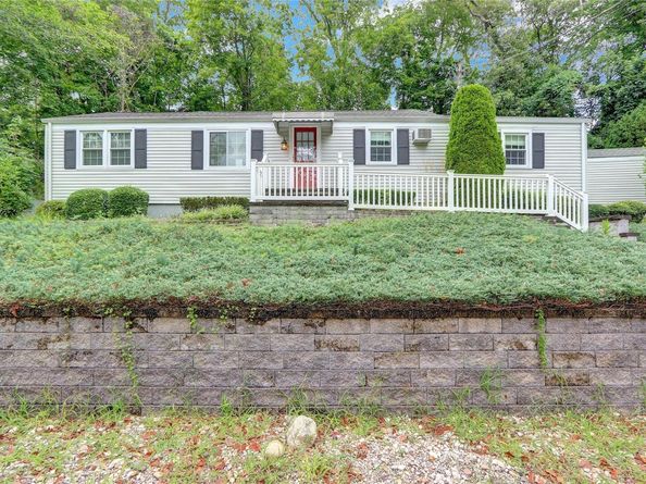 81 Oakside Road, Smithtown NY 11787